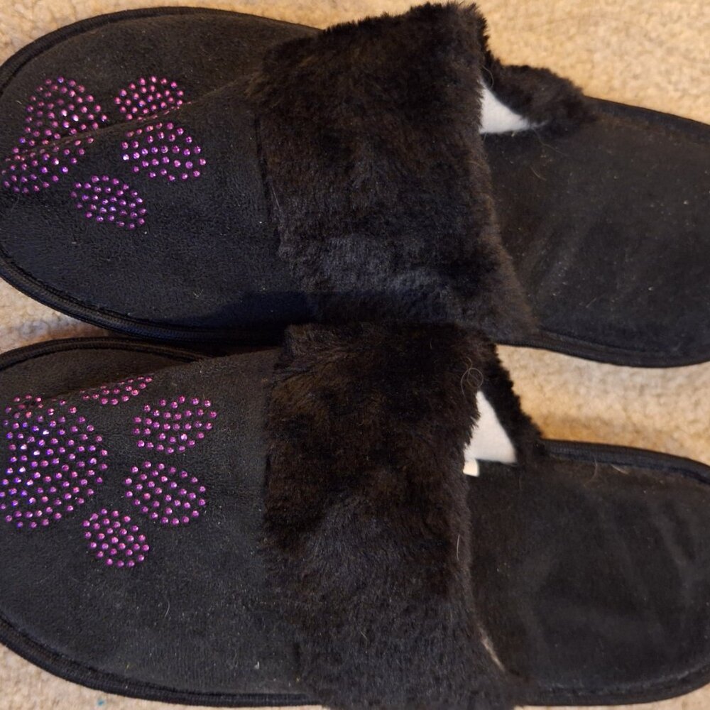 Woman's Slippers - Picture 2 of 3